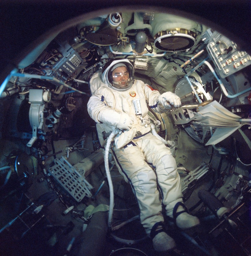 Bildnummer: 58591456 Datum: 12.04.1978 Copyright: imago/ITAR-TASS
Soviet cosmonaut Georgy Grechko (flight engineer) on board of the space complex Soyuz-26 - Salyut-6 . PUBLICATIONxINxGERxAUTxONLY Peo ...