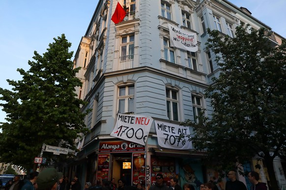 Protestbanner in Berlin – auch die immer höher werdenden Mieten in den Städten sind ein Problem.