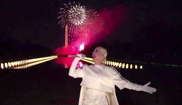 HANDOUT - 20.01.2021, USA, Washington: Auf dem Videostandbild singt Katy Perry w�hrend der Veranstaltung �Celebrating America� zur Amtseinf�hrung von US-Pr�sident Biden. (Bestm�gliche Qualit�t) Foto:  ...