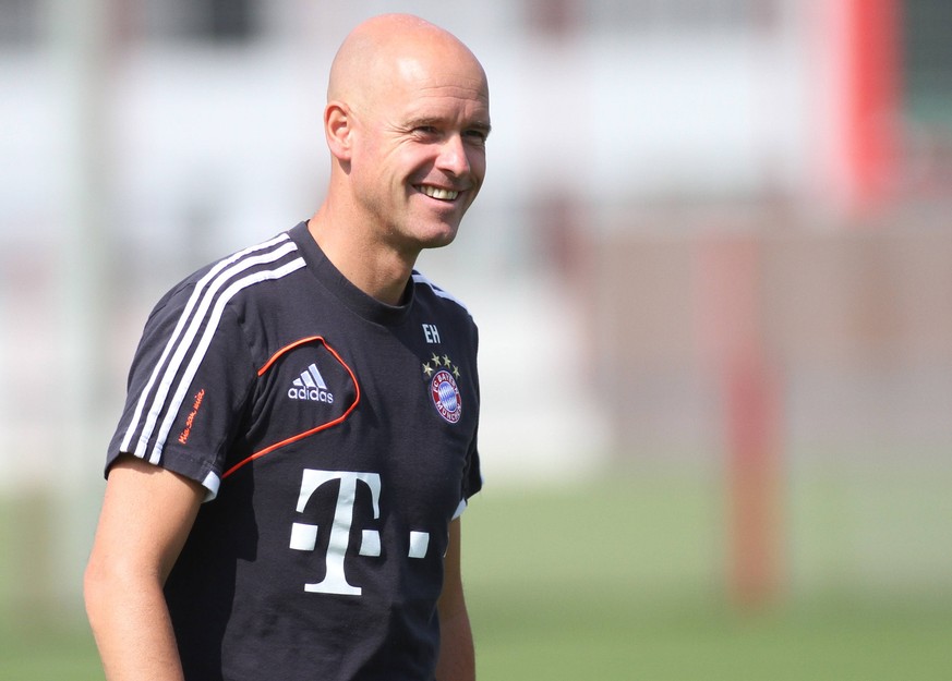 Erik ten Hag trainiert zwischen 2013 und 2015 die zweite Mannschaft von Bayern München und ist seit 2017 Cheftrainer von Ajax Amsterdam.