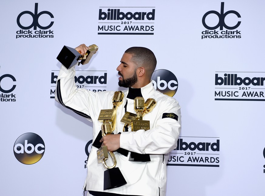 LAS VEGAS, NV - MAY 21: Rapper Drake poses in the press room with his awards for Top Artist, Top Male Artist, Top Billboard 200 Artist, Top Billboard 200 Album for &#039;Views,&#039; Top Hot 100 Artis ...