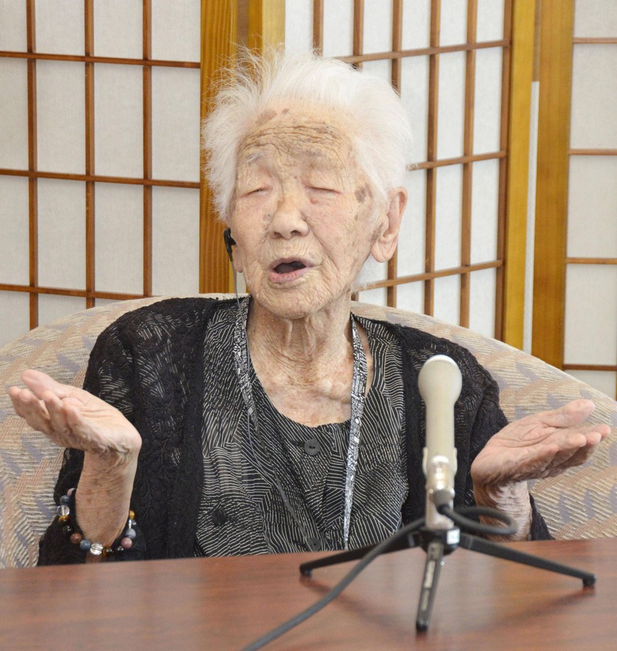 News Bilder des Tages Japan s oldest person at 115 Kane Tanaka, Japan s oldest person at age 115, meets the press at a nursing home in Fukuoka, southwestern Japan, on July 27, 2018. PUBLICATIONxINxGER ...