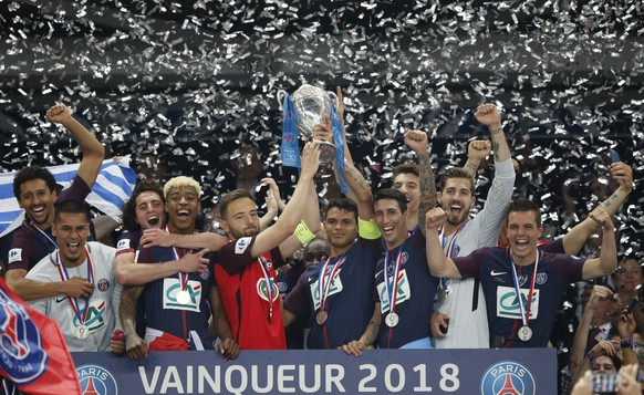 PSG&#039;s Thiago Silva, center right, with Les Herbiers&#039; Sebastien Flochon, center left, lift up the trophy with the whole PSG team after the French Cup soccer final Paris Saint Germain against  ...