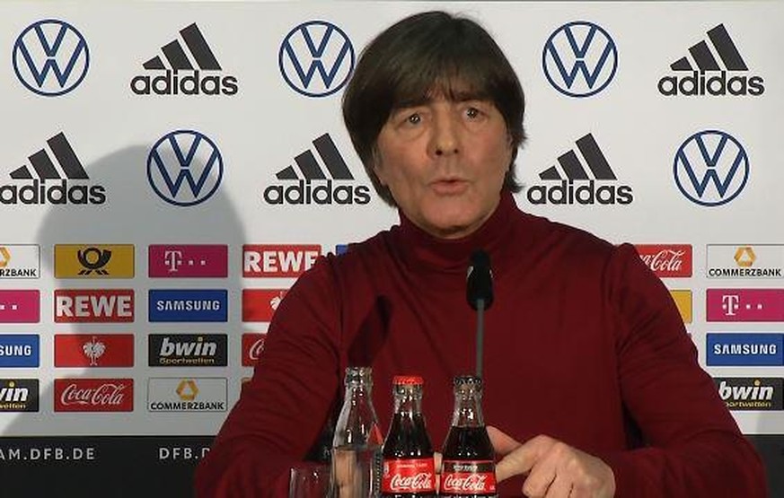 Einer gegen 82 Millionen: Bundestrainer zu sein, ist nicht immer einfach. Jogi Löw hat auf der DFB-Pressekonferenz am Montag kurz die Fassung verloren.