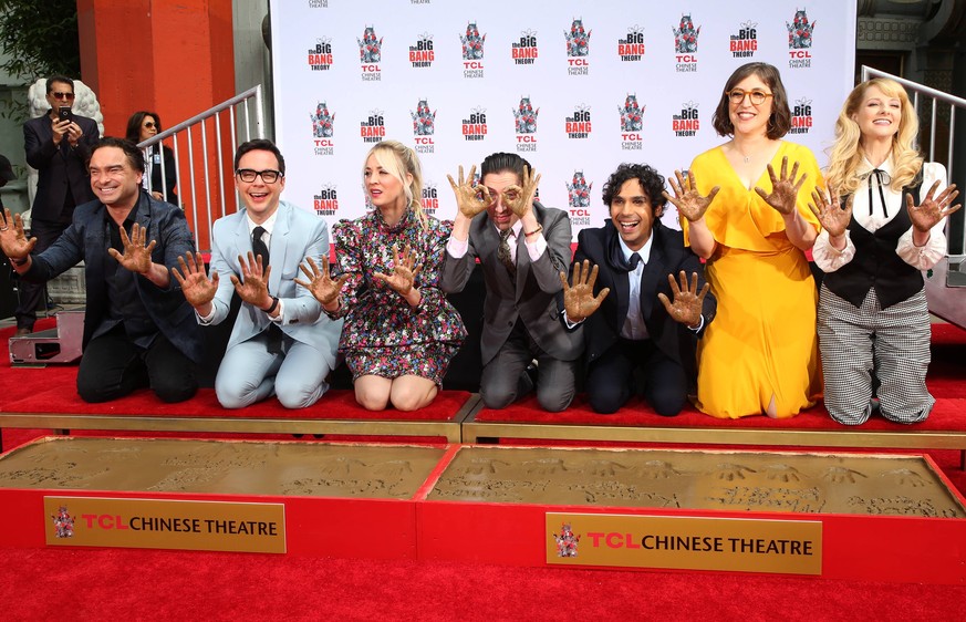 HOLLYWOOD, CA May 01: Johnny Galecki, Jim Parsons, Kaley Cuoco, Kunal Nayyar, Mayim Bialik, Melissa Rauch, arrives at The Cast Of The Big Bang Theory Places Their Handprints In The Cement, at TCL Chin ...