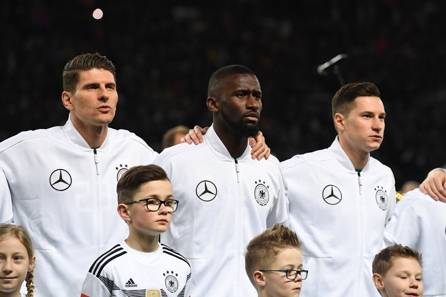 Antonio Rüdiger (Mitte) dürfte gesetzt sein –&nbsp; anders als Mario Gomez (links) und Julian Draxler (rechts)