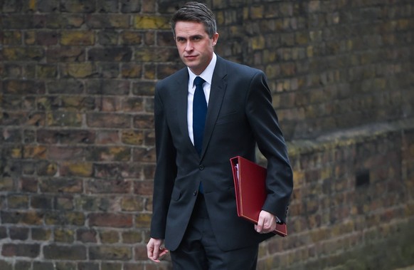 . 02/04/2019. London, United Kingdom. Cabinet meeting. Gavin Williamson CBE MP, Secretary of State for Defence, arrives at 10 Downing Street to attend the weekly cabinet meeting. PUBLICATIONxINxGERxSU ...