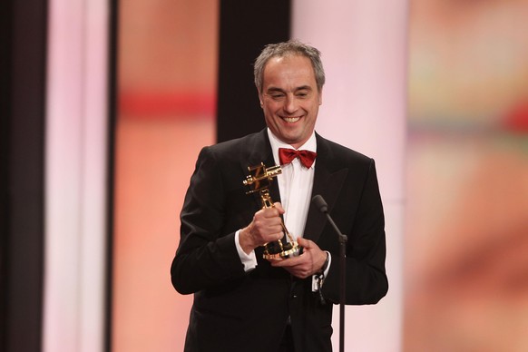 BERLIN - JANUARY 30: Christian Rach recieves the award for &#039;Best Coaching TV show - Audience Choice&#039; during the Goldene Kamera 2010 Award at the Axel Springer Verlag on January 30, 2010 in B ...