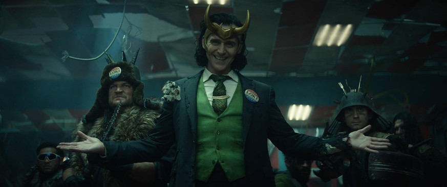 May 5, 2021: Tom Hiddleston center in a scene from Marvel s Loki. - ZUMAm67_ 20210505_zaf_m67_010 Copyright: xMarvelxStudios/Disneyx