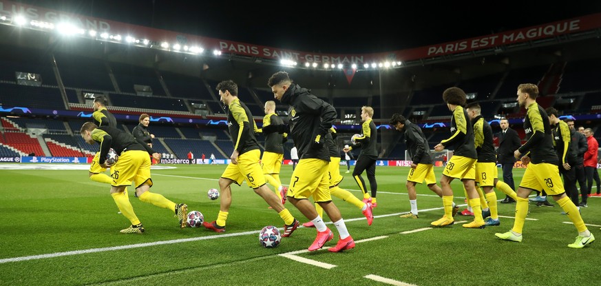 PARIS, FRANCE - MARCH 11: (FREE FOR EDITORIAL USE) In this handout image provided by UEFA, Jadon Sancho of Borussia Dortmund and his team mates warm up prior to the UEFA Champions League round of 16 s ...