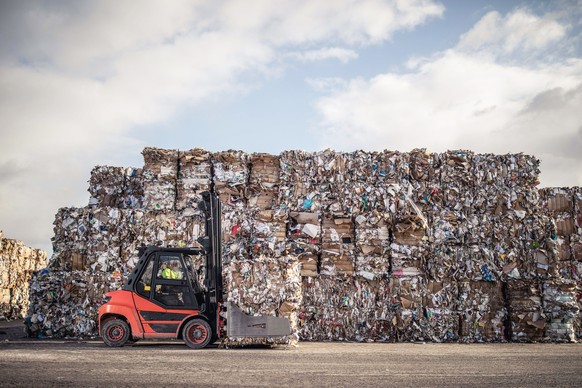 Mit der Gr�ndung von &quot;Recycling Dual GmbH&quot; wird Smurfit Kappa ab 2021 als einziges Unternehmen am Markt den vollst�ndigen Lebenszyklus einer PPK-Verkaufsverpackung (PPK = Papier, Pappe, Kart ...