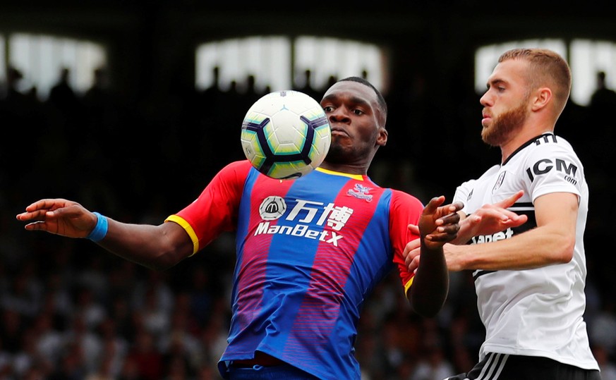Soccer Football - Premier League - Fulham v Crystal Palace - Craven Cottage, London, Britain - August 11, 2018 Crystal Palace&#039;s Christian Benteke in action with Fulham&#039;s Calum Chambers REUTE ...