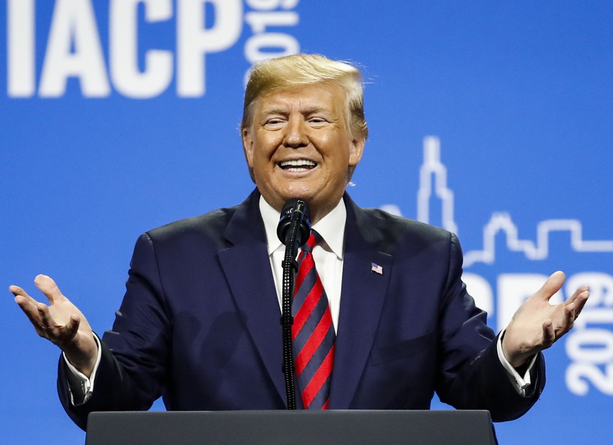 191028 -- CHICAGO, Oct. 28, 2019 Xinhua -- U.S. President Donald Trump speaks at the International Association of Chiefs of Police Conference at the McCormick Place Convention Center in Chicago, the U ...