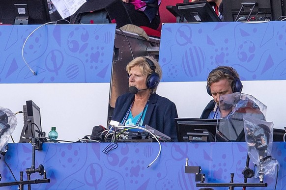 Claudia NEUMANN, Deutschland, ZDF Kommentatorin, beim kommentieren auf der Tribuene Vorrunde Gruppe B, Spiel 15, Deutschland (GER) - Spanien (ESP) 1:0, am12.06.2019 in Valenciennes. Fussball Frauen We ...