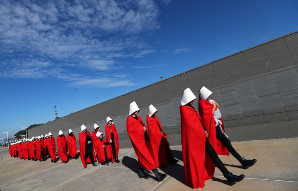 Activists dressed up as characters from &quot;The Handmaid&#039;s Tale&quot; take part in a demonstration in favour of legalising abortion in Buenos Aires, Argentina, August 5, 2018. REUTERS/Marcos Br ...