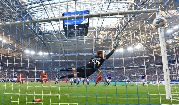 Im August erzielte Lewandowski per Freistoßtor das 2:0 gegen Schalke.
