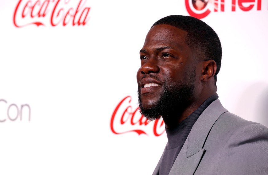 FILE PHOTO: Kevin Hart poses during the CinemaCon Big Screen Achievement Awards ceremony at Caesars Palace in Las Vegas, Nevada, U.S. April 4, 2019. REUTERS/Steve Marcus/File Photo