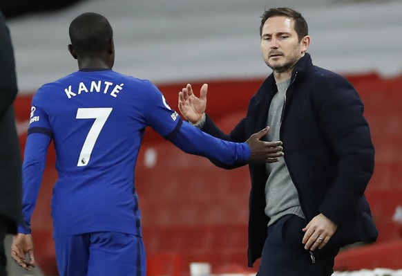 Chelsea&#039;s N&#039;Golo Kante, left goes to shake hands with Chelsea&#039;s head coach Frank Lampard as he is substituted during their English Premier League soccer match between Arsenal and Chelse ...
