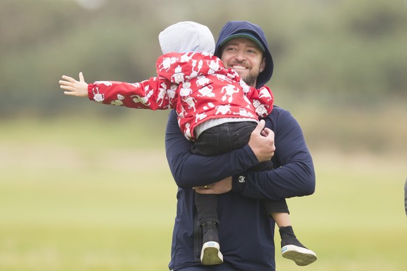 24th September 2019 Old Course at St Andrews, Fife, Scotland European Tour, Alfred Dunhill Links Championship, Practice day Singer Justin Timberlake grins as he holds his son and walks down the sevent ...
