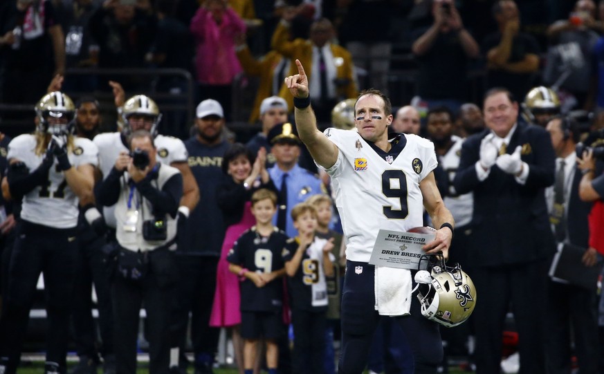 New Orleans Saints quarterback Drew Brees (9) responds to the crowd after breaking the NFL all-time passing yards record in the first half of an NFL football game against the Washington Redskins in Ne ...