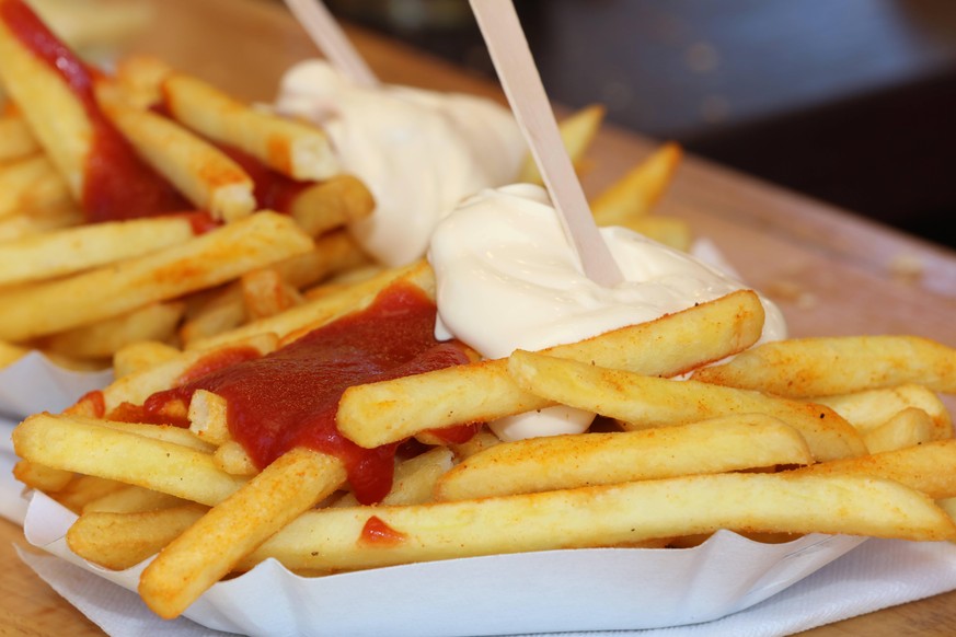imbiss,pommes,mayonnaise *** snack,french fries,mayonnaise p0c-fl5