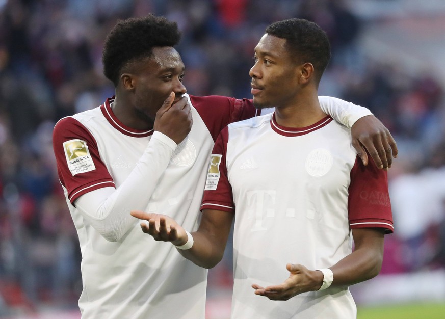 Erinnert ihr euch noch? Am 8. März spielten die Bayern gegen Augsburg. Seitdem gibt es keinen Live-Fußball mehr – aber Gerüchte um einen Transfer von David Alaba (rechts).