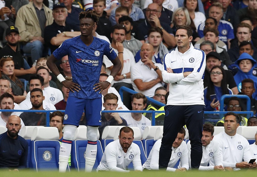Chelsea s Tammy Abraham stands with manager Frank Lampard as he waits to come on during the Premier League match against Leicester City at Stamford Bridge, London. Picture date: 18th August 2019. Pict ...