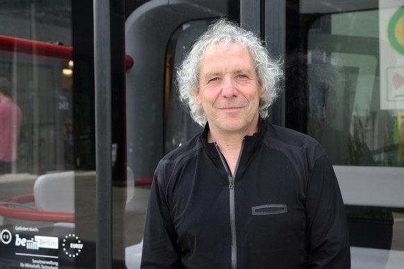 Das Foto zeigt Prof. Dr. Andreas Knie am 27.06.2017 in Berlin. Er forscht über selbstfahrende Fahrzeuge wie den fahrerlosen Bus Olli. Dieser Fachmann kennt sich mit fahrerlosen Fahrzeugen aus. ACHTUNG ...