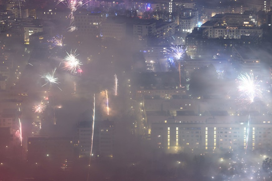Feuerwerk sorgt für schlechte Sicht – aber auch für schlechte Luft? Die Expertenmeinungen gehen auseinander.