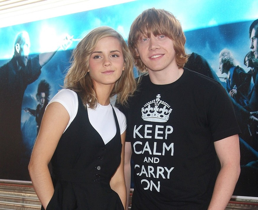 PARIS - JULY 04: Actress Emma Watson (L) poses with actor Rupert Grint (R) during a photo call for the David Yates&#039;s film &quot;Harry Potter and the order of the phoenix&quot; on July 4, 2007 in  ...