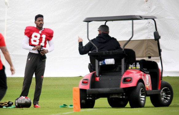 November 19, 2020, Tampa, Florida, USA: Tampa Bay Buccaneers wide receiver Antonio Brown (81) talks with Tampa Bay Buccaneers head coach Bruce Arians while attending a team practice on Thursday, Nov.  ...