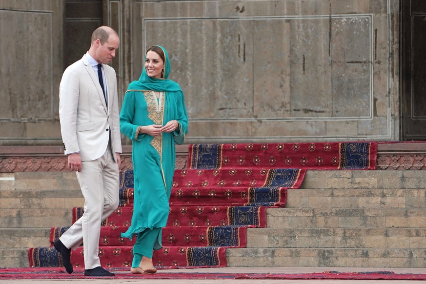 LAHORE, PAKISTAN - OCTOBER 17: Prince William, Duke of Cambridge and Catherine, Duchess of Cambridge visit Badshahi Mosque during their royal tour of Pakistan on October 17, 2019 in Lahore, Pakistan.  ...