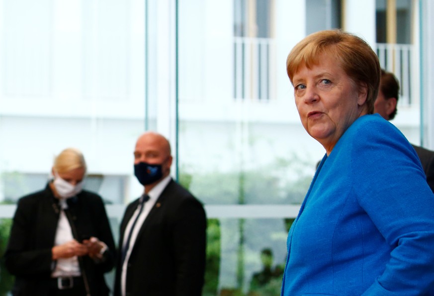 28.08.2020, Berlin: Bundeskanzlerin Angela Merkel (CDU) kommt in die Bundespressekonferenz zu ihrer traditionellen Sommer-Pressekonferenz. Foto: Michele Tantussi/Reuters-Pool/dpa +++ dpa-Bildfunk +++