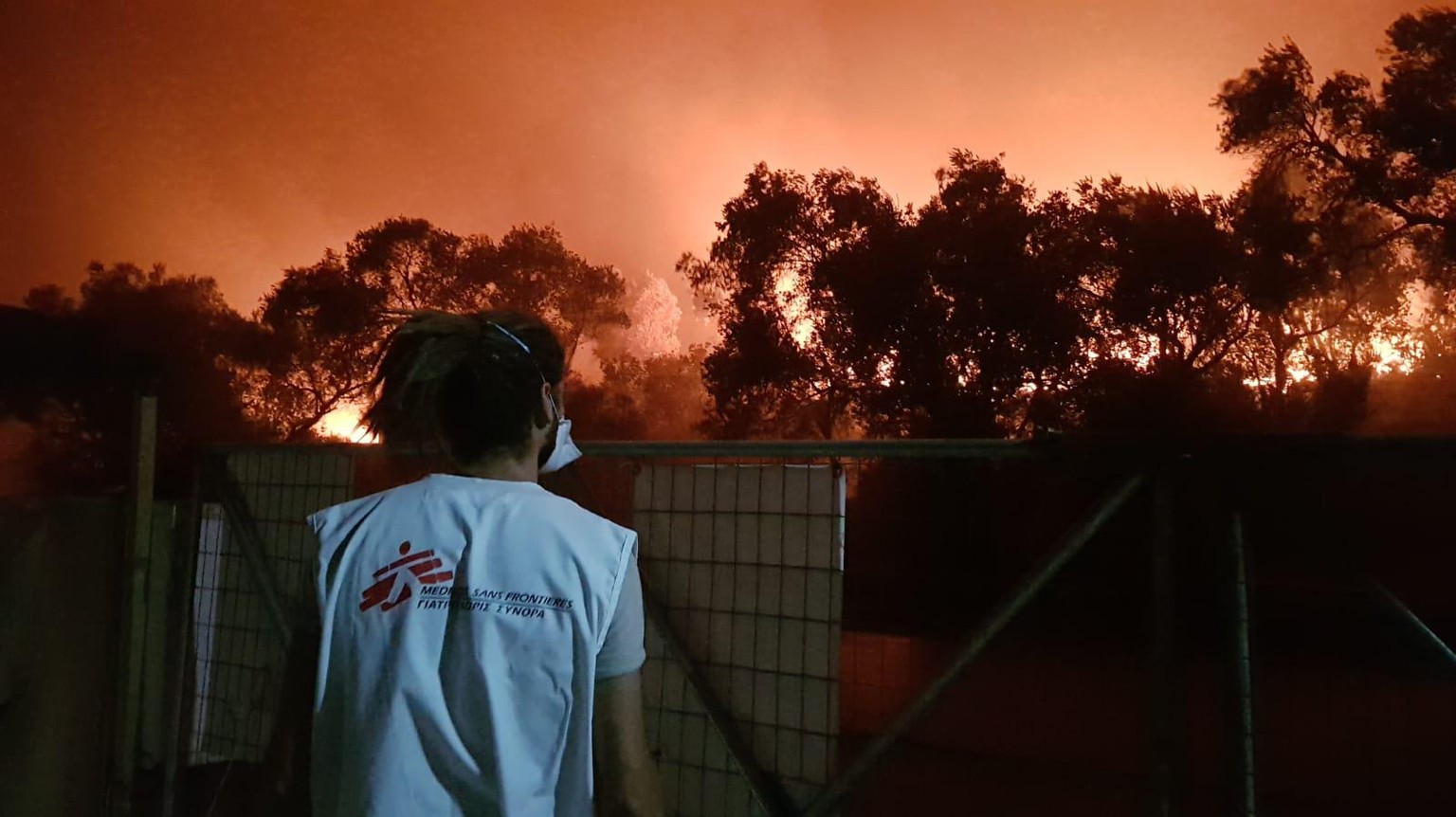Yesterday night fire erupted in Moria, Lesbos, burning to the ground the entire camp and forcing 12000 people to evacuate the site. They are all on the streets now with no place to stay. &quot;We saw  ...