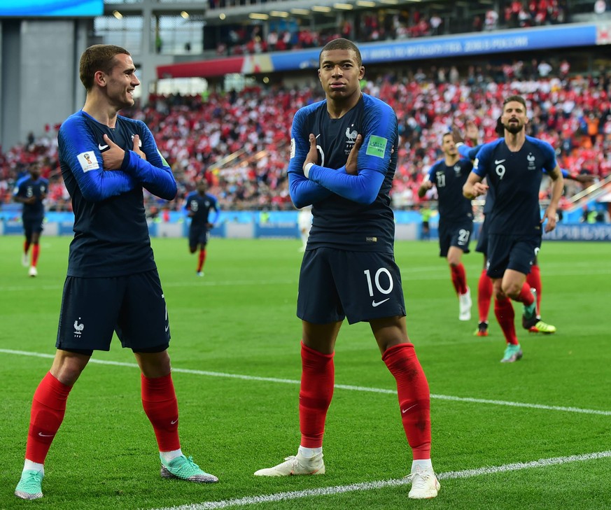 (180621) -- YEKATERINBURG, June 21, 2018 -- Kylian Mbappe (R front) of France celebrates scoring during the 2018 FIFA World Cup WM Weltmeisterschaft Fussball Group C match between France and Peru in Y ...