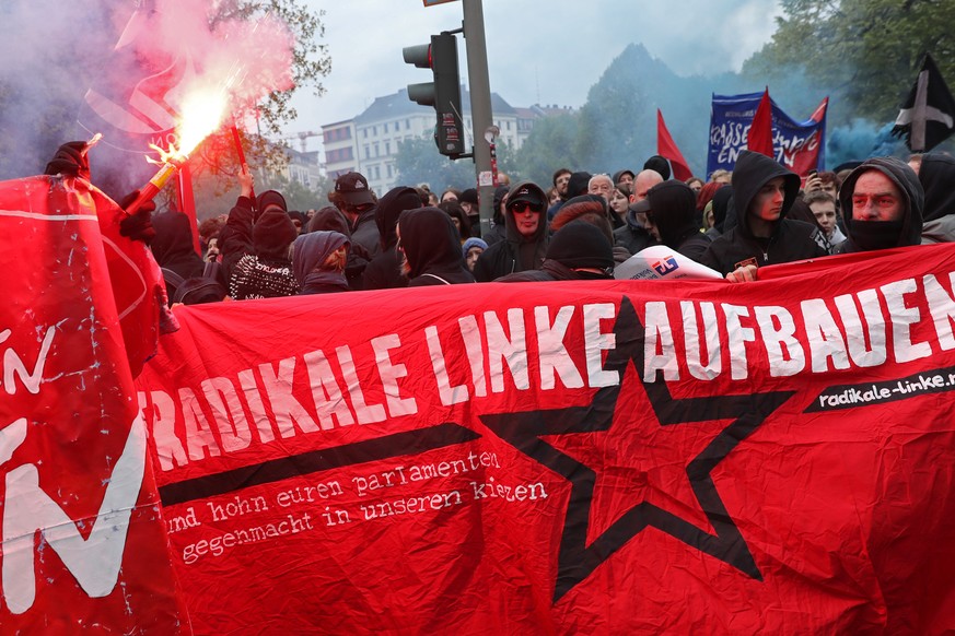 BERLIN, GERMANY - MAY 01: Leftist demonstrators march during the &quot;Revolutionary 1st of May&quot; May Day protest in Kreuzberg district on May 1, 2017 in Berlin, Germany. Labour unions and leftist ...