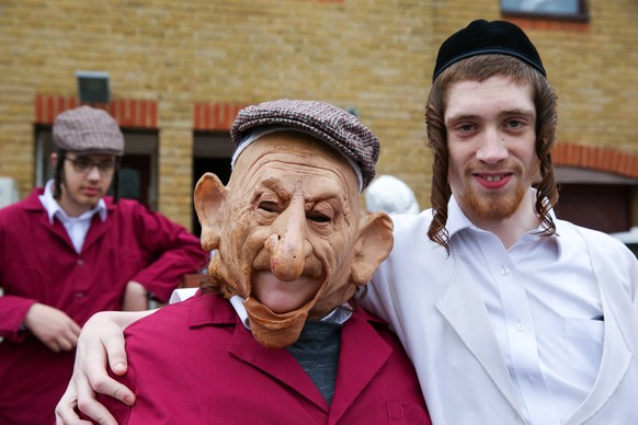March 21, 2019 - London, UK, United Kingdom - Orthodox couple seen wearing fancy dresses during the festival of Purim on the streets of Stamford Hill in north London..Purim is one of the most entertai ...