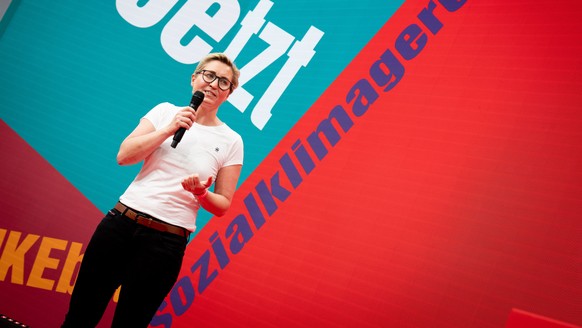19.06.2021, Berlin: Susanne Hennig-Wellsow, Parteivorsitzende der Partei Die Linke, spricht beim Parteitag der Partei Die Linke. Bei dem zweit