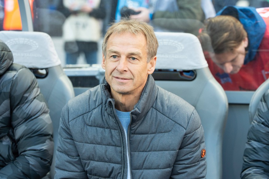 Juergen Klinsmann - Trainer Hertha, Hertha BSC vs Mainz 05, 08.02.2020, DFL regulations prohibit any use of photographs as image sequences and/or quasi-video, GER, Berlin, 08.02.20, Hertha BSC vs Main ...