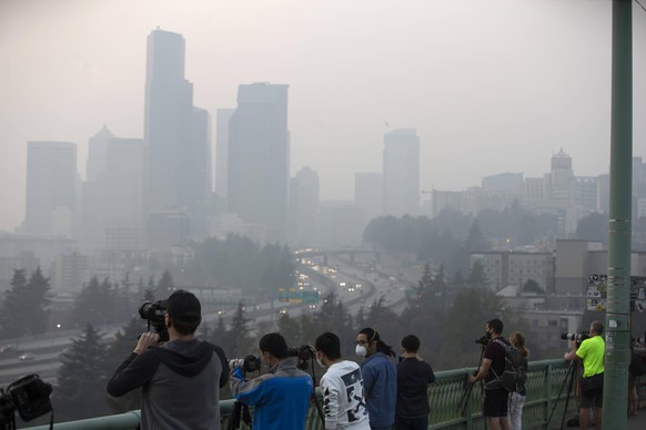 September 11, 2020, Seattle, Washington, United States: The Seattle skyline is bathed in smoke and haze on September 11, 2020. Air quality across Washington state deteriorated to unhealthy levels due  ...