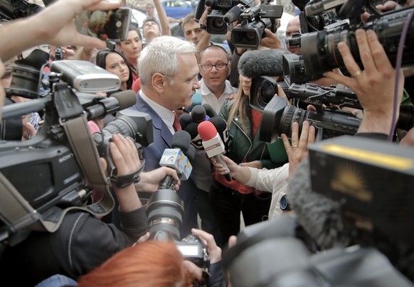 The leader of Romania&#039;s ruling Social Democratic party, Liviu Dragnea, is surrounded by media as he arrives at the anti-corruption prosecutors&#039; office, in Bucharest, Romania, Friday, April 2 ...