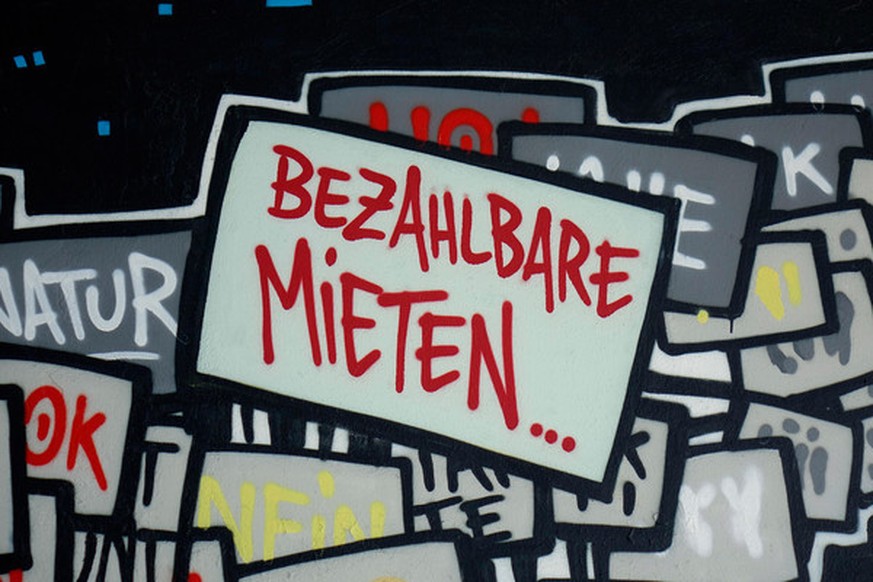 09.05.2019,
Kreuzberg, Berlin,
An einer Kreuzberger Hauswand ist ein Graffiti mit dem Schriftzug bezahlbare Mieten. | Verwendung weltweit