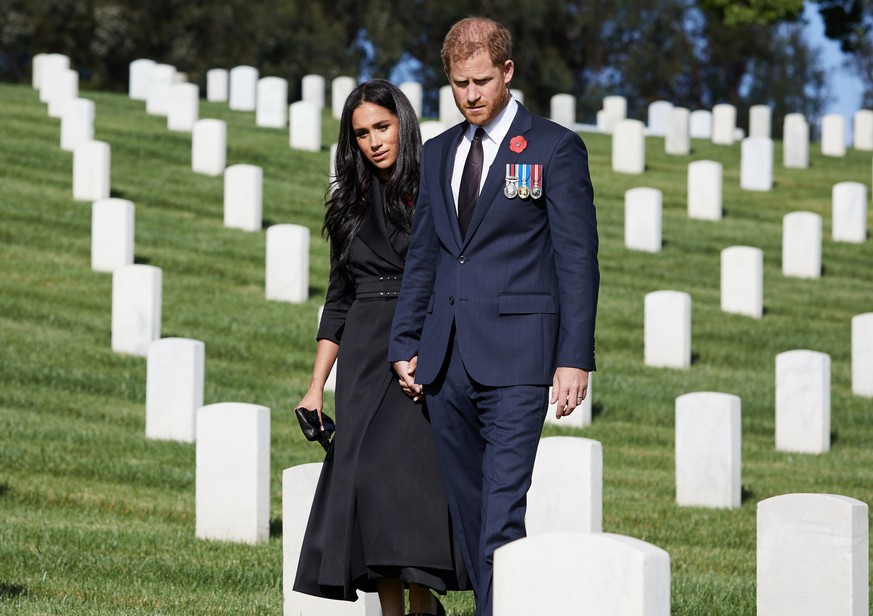 Britain&#039;s Prince Harry and Meghan, Duchess of Sussex visit the Los Angeles National Cemetery in honour of Remembrance Sunday, in Los Angeles, California, U.S., November 8, 2020. LEE MORGAN/Handou ...