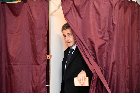 epaselect epa05639493 Former French president and candidate for the right-wing Les Republicains (LR) party primary ahead of the 2017 presidential election Nicolas Sarkozy leaves a polling booth as he  ...