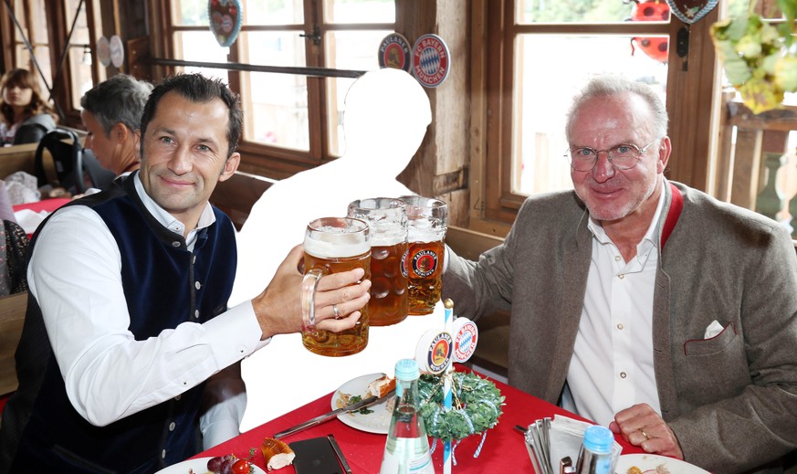 Der FC Bayern auf dem Oktoberfest: Brazzo und Kalle... und... wer war denn da?