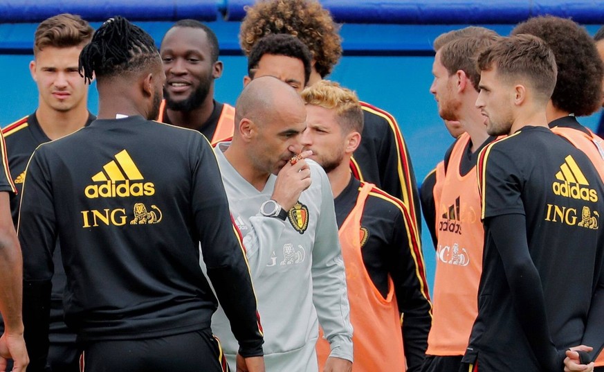 Belgium s head coach, Roberto Martinez (C), speaks with his players during a training session held at Guchkovo Stadium, Moscow, Russia, 09 July 2018. Belgium will face France in a semi final match of  ...