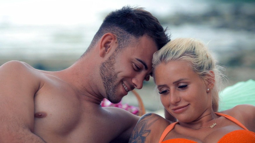 Serkan und Carina lernten sich 2019 bei "Bachelor in Paradise" kennen und lieben. Noch heute sind sie ein Paar.