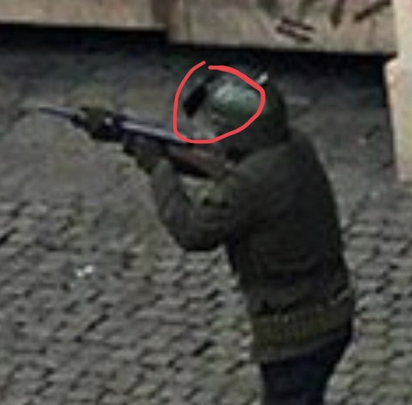 Dieses Bild zeigt die Kamera, die der Täter auf dem Helm trug.