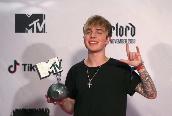 Mike Singer poses with his Best German Act award during the 2018 MTV Europe Music Awards at Bilbao Exhibition Centre in Bilbao, Spain, November 4, 2018. REUTERS/Sergio Perez