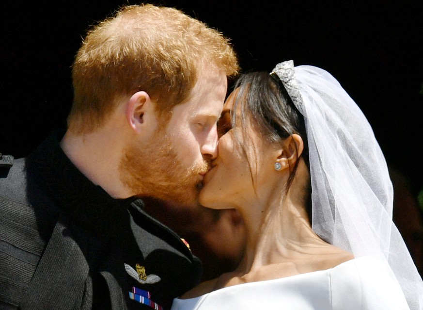 Prince Harry and Meghan Markle kiss on the steps of St George&#039;s Chapel in Windsor Castle after their wedding in Windsor, Britain, May 19, 2018. Ben Birchall/Pool via REUTERS TPX IMAGES OF THE DAY